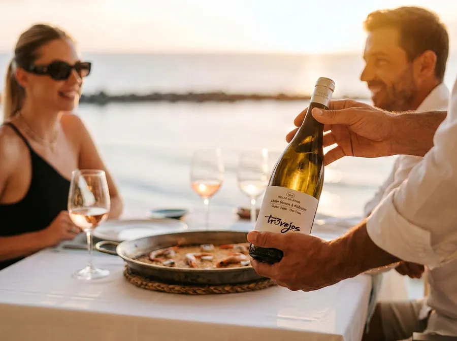 Couple enjoying a bottle of wine at the table facing the sea at Bésame Mucho, Costa Adeje